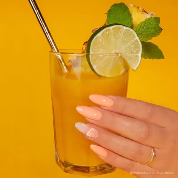 Vernis semi permanent orange pastel Mai Tai đźź