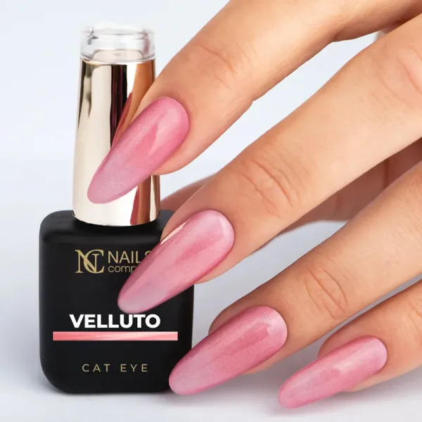 Vernis semi permanent effet cat eye rose pastel Velluto de la collection Pastella Mia.