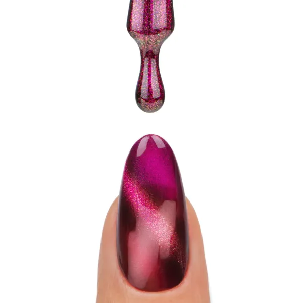 Vernis violet effet cat eye Error Kiss