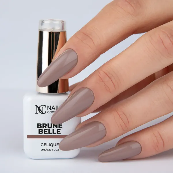 Vernis brun Brune Belle de la collection La Petite.