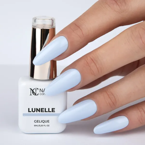 Vernis bleu ciel Lunelle de la collection La Petite.