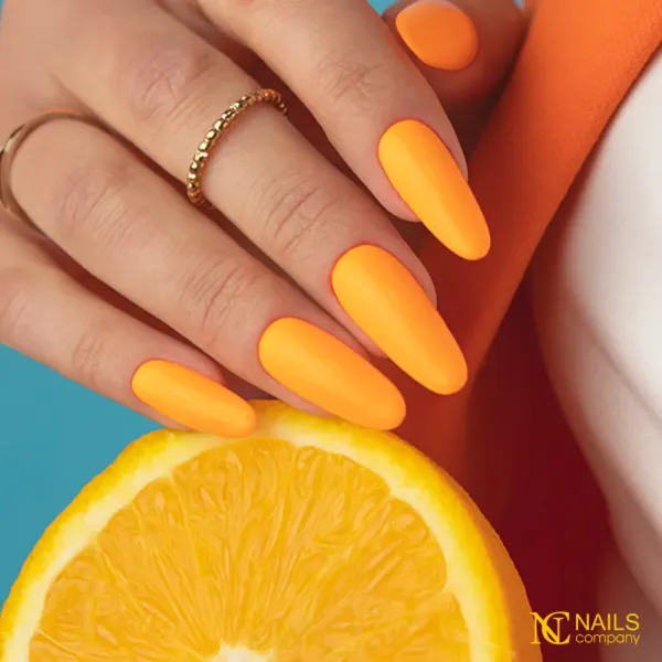 Inspiration ongles orange fluo Chulita