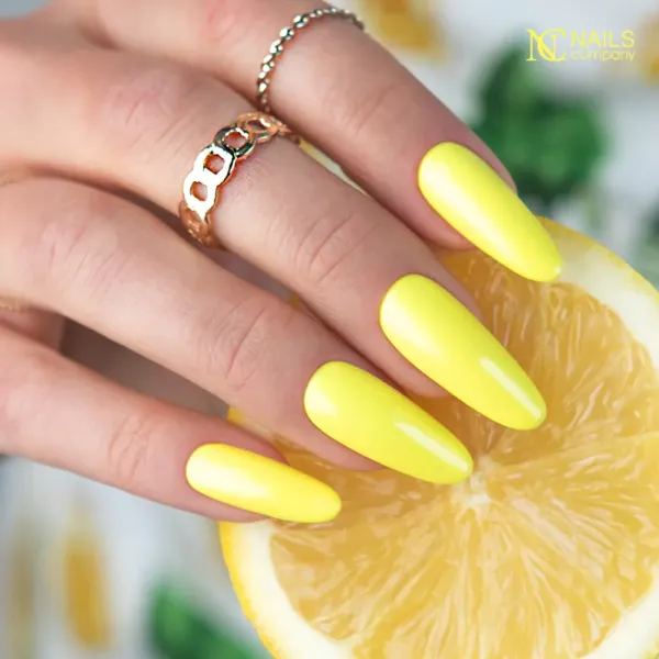 Inspiration Vernis semi-permanent jaune néon Goldita