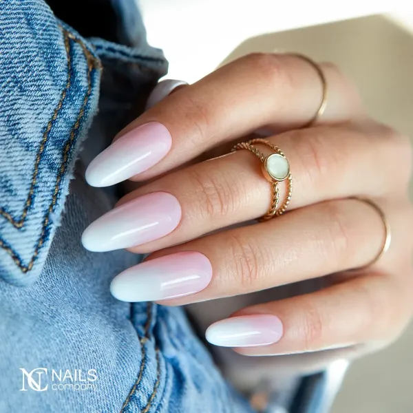 inspiration ongle babyboomer blanc