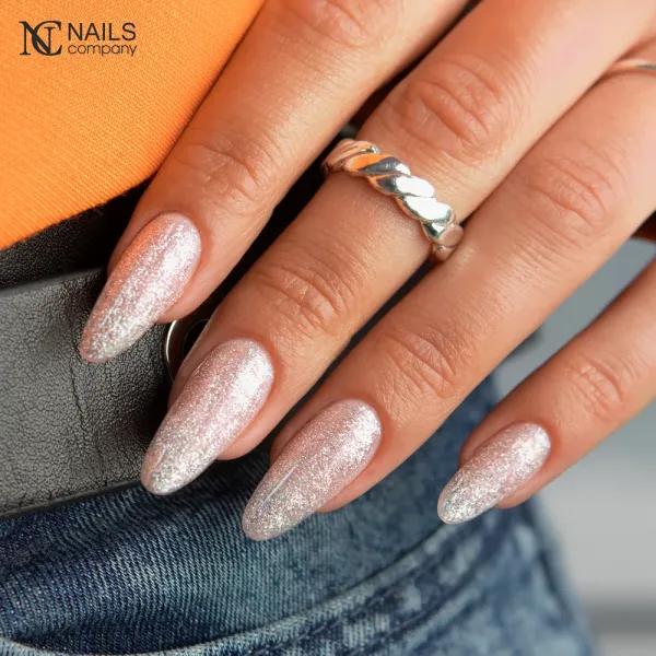 Inspiration ongles mermaid effect rose pêche