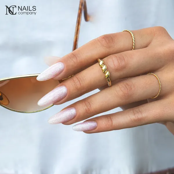 Inspiration ongles effet perlé rose