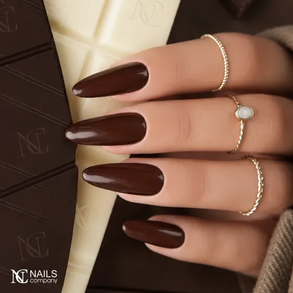 Inspiration ongles marron foncé