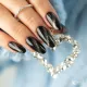inspiration ongles avec des paillettes argentées