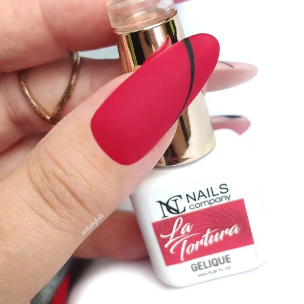 nail polish red La tortura