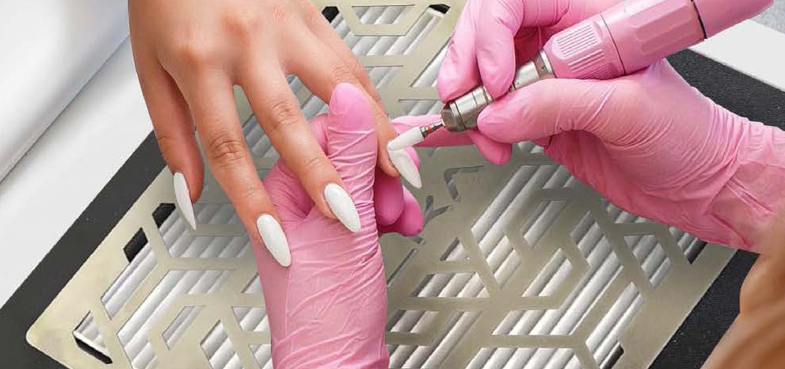 L'aspirateur manucure encastrable est intégré parfaitement à votre plan de travail et ne l'encombre pas. 